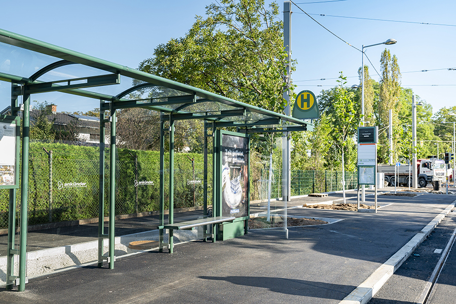 Auf ganzer Linie ein Erfolg: Ab 9. September fährt die Linie 7 entlang der üppig begrünten Strecke wieder bis zur neu gestalteten Endhaltestelle Wetzelsdorf.