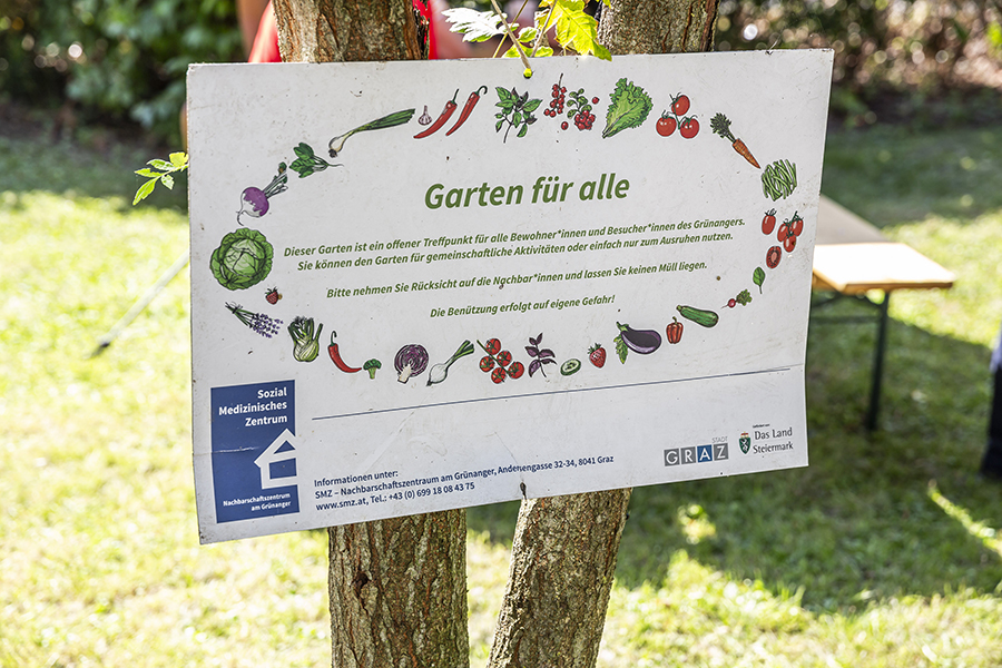 Der "Garten für alle" am Grünanger ist ein beliebter Treffpunkt für Bezirksbewohner:innen und Klient:innen des SMZ.