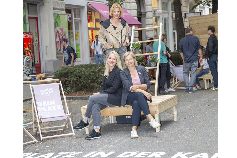 Simone Reis, Judith Schwentner (vorne) und Barbara Urban.