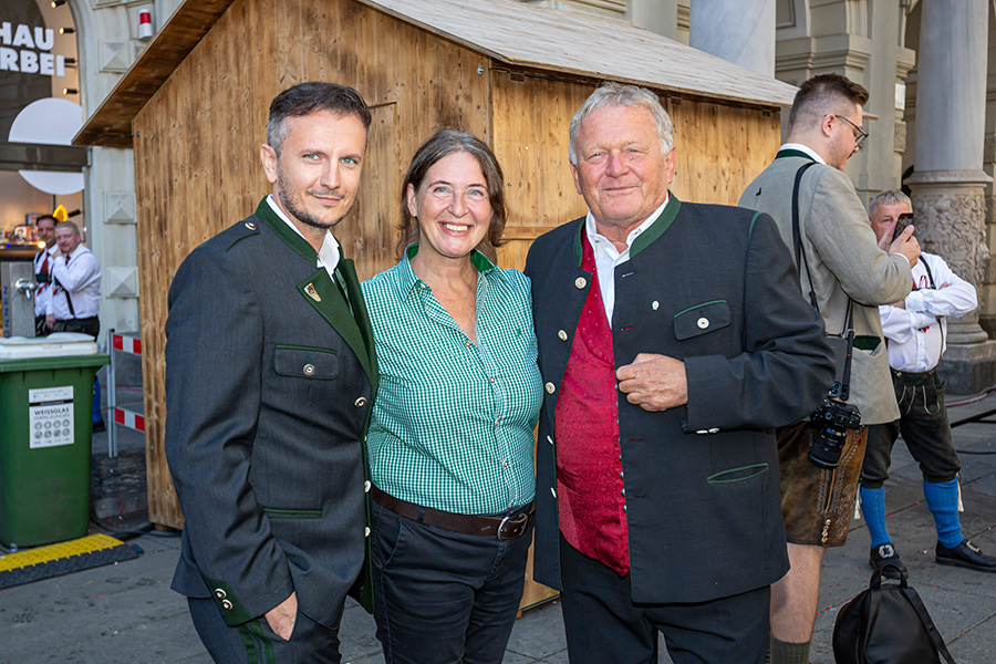 Elke Kahr mit Holding-Graz-CEO Wolfgang Malik und Holding-Marketingleiter Richard Peer.