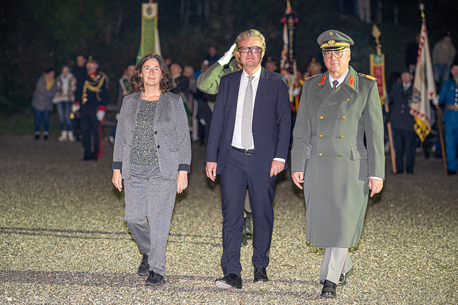 Angelobung vor dem Schloss Eggenberg. Klicken Sie sich durch die Bilder!