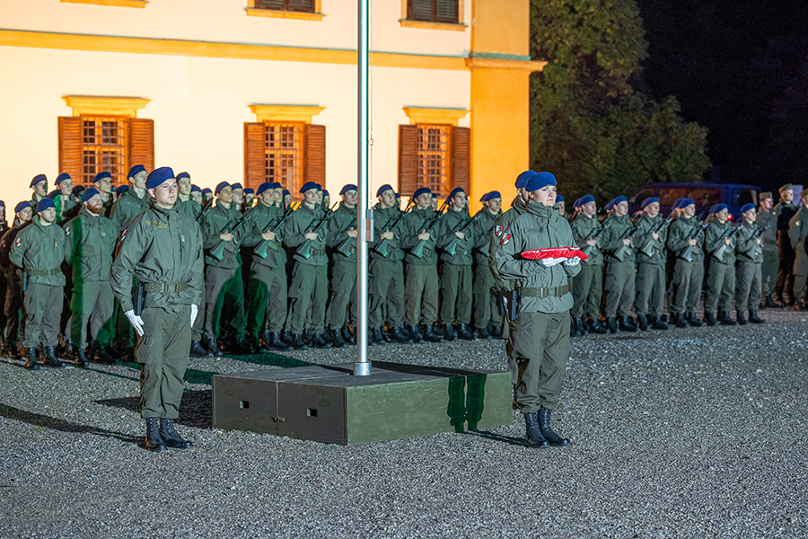 Angelobung vor dem Schloss Eggenberg. Klicken Sie sich durch die Bilder!