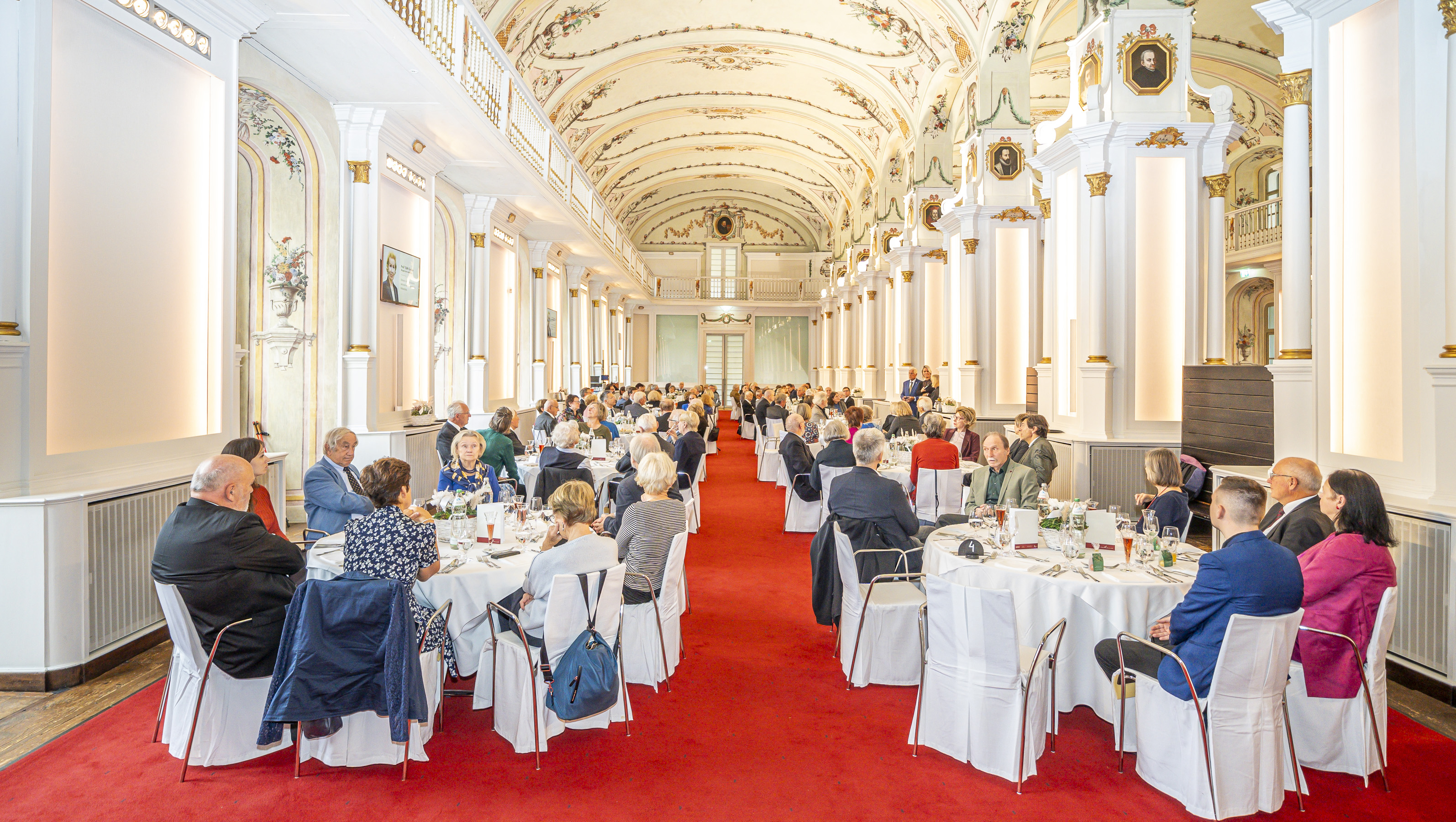 Die Aula der Alten Universität bildete den stilvollen Rahmen für ein Treffen honorabler Persönlichkeiten der Stadt Graz.