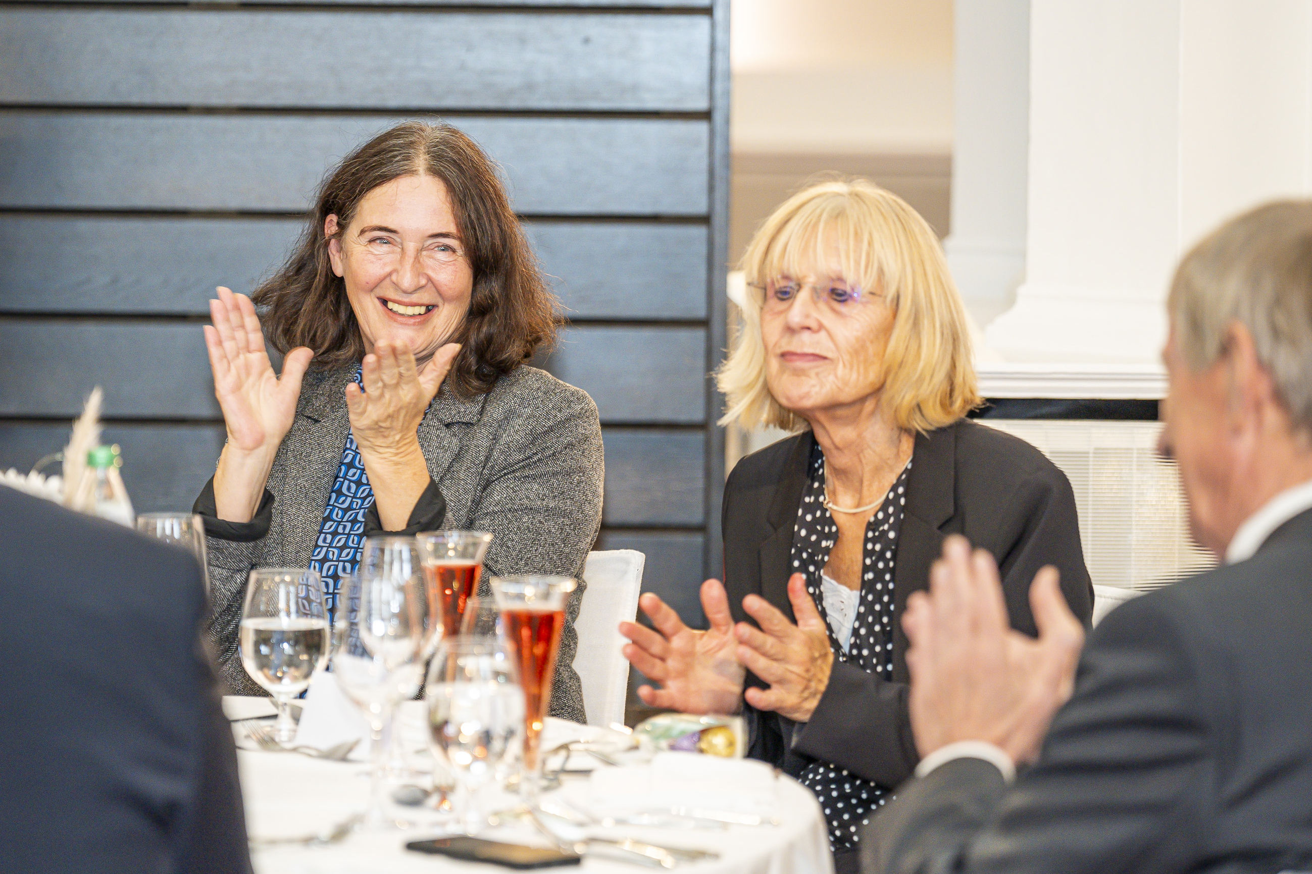 Bürgermeisterin Elke Kahr (l.) und Universitätsprofessorin Karin Schmidlechner-Lienhart.