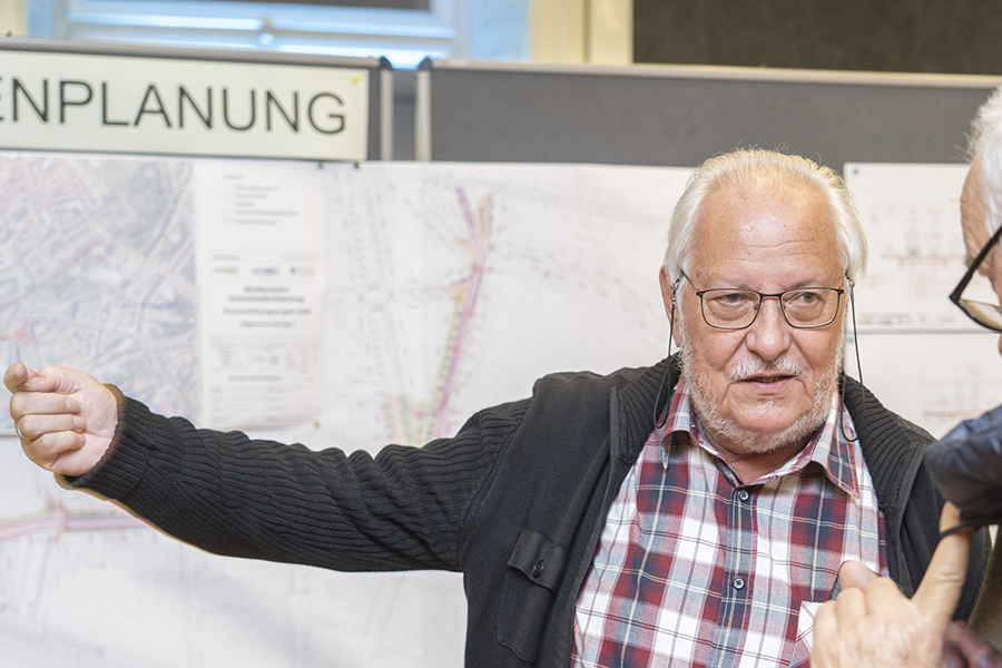 Andrang im Grazer Congress: Viele Interessierten nutzen die Gelegenheit, sich über die neue Straßenbahnstrecke in der Innenstadt zu informieren.