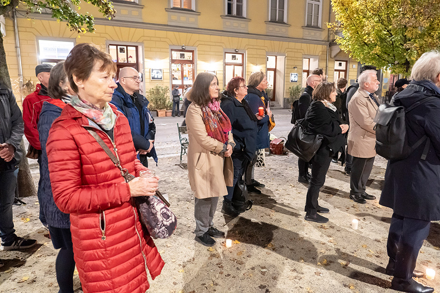 Mahnwache anlässlich des Novemberpogroms und gegen Antisemitismus am 8.11.2023 auf dem Freiheitsplatz