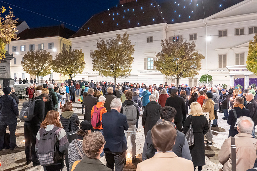 Mahnwache anlässlich des Novemberpogroms und gegen Antisemitismus am 8.11.2023 auf dem Freiheitsplatz
