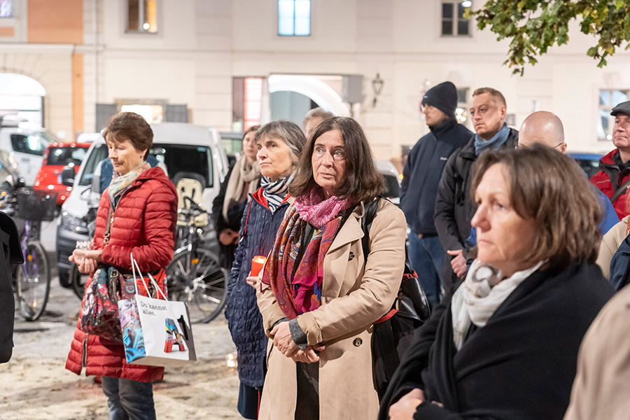 Mahnwache anlässlich des Novemberpogroms und gegen Antisemitismus am 8.11.2023 auf dem Freiheitsplatz