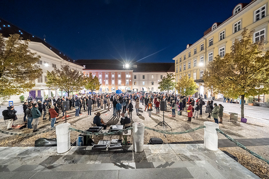 Mahnwache anlässlich des Novemberpogroms und gegen Antisemitismus am 8.11.2023 auf dem Freiheitsplatz