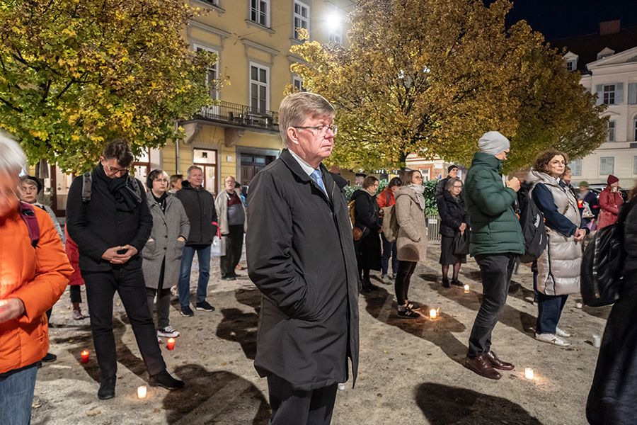 Mahnwache anlässlich des Novemberpogroms und gegen Antisemitismus am 8.11.2023 auf dem Freiheitsplatz