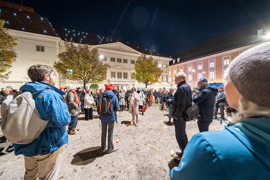 Mahnwache anlässlich des Novemberpogroms und gegen Antisemitismus am 8.11.2023 auf dem Freiheitsplatz