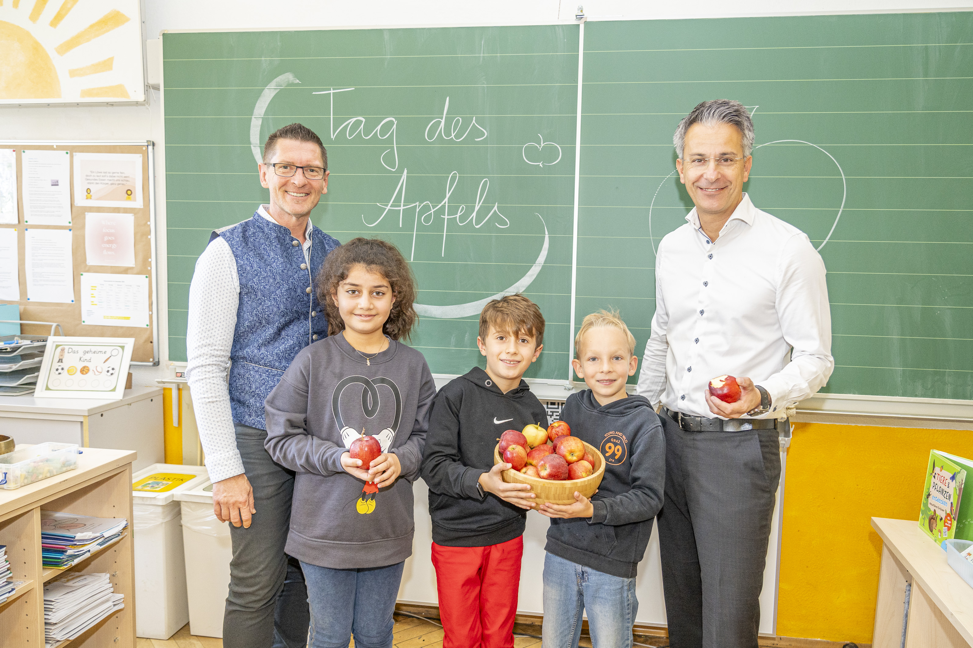 Bildungsstadtrat Kurt Hohensinner setzt einen Schwerpunkt zum Tag des Apfels.