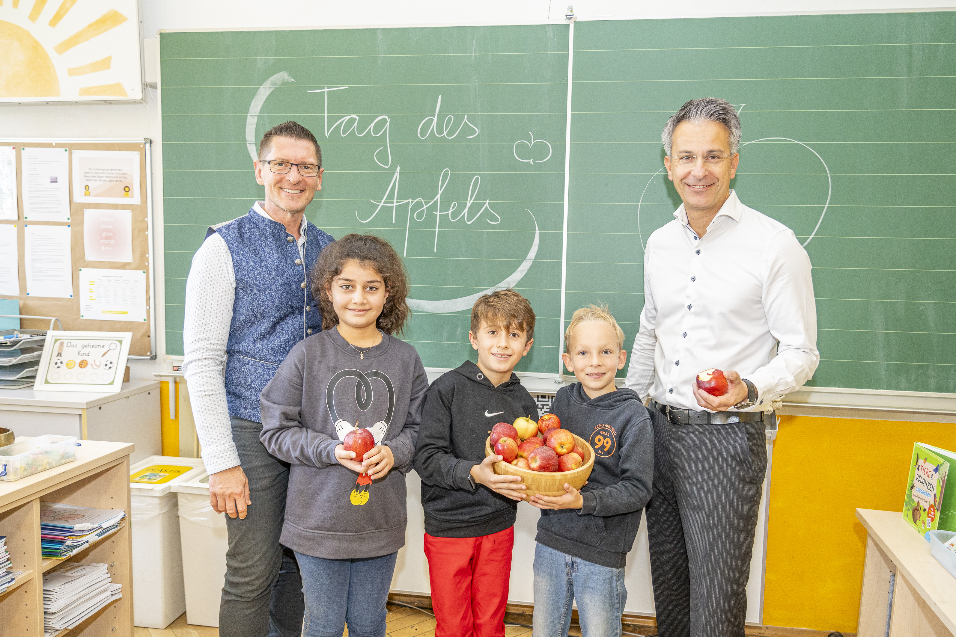 Bildungsstadtrat Kurt Hohensinner setzt einen Schwerpunkt zum Tag des Apfels. © Stadt Graz/Fischer Bildungsstadtrat Kurt Hohensinner setzt einen Schwerpunkt zum Tag des Apfels.