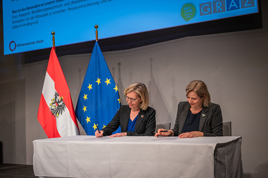 Ministerin Leonore Gewessler und Vizebürgermeisterin Judith Schwentner unterzeichneten Partnerschaft für ein gutes Klima.