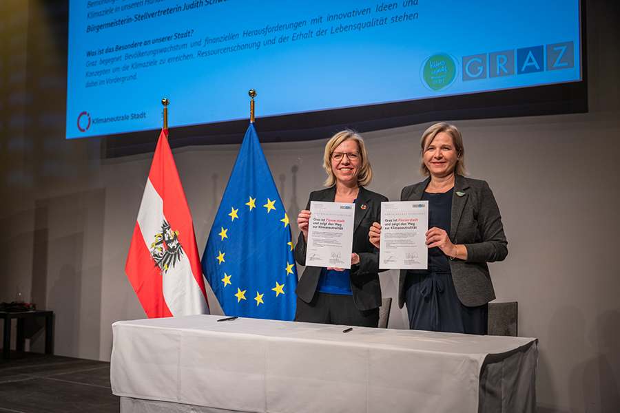 Ministerin Leonore Gewessler und Vizebürgermeisterin Judith Schwentner unterzeichneten Partnerschaft für ein gutes Klima.