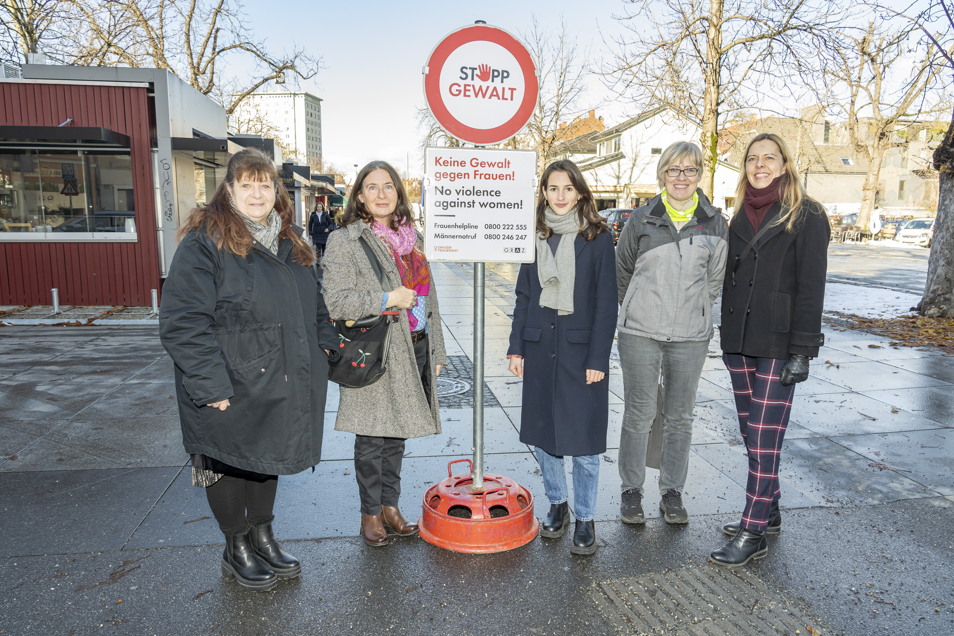 Setzten starke Zeichen zum Thema Gewalt gegen Frauen: Doris Kirschner, Elke Kahr, Anna Majcan, Heide Bekhit, Barbara Ender (v. l.)