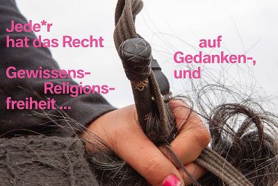 Menschenrechtsartikel 18 ist einer von fünf, die 2023 von Iris Andraschek dargestellt werden. © Projekt Strobl/Iris Andraschek/Karin Holzfeind Menschenrechtsartikel 18 ist einer von fünf, die 2023 von Iris Andraschek dargestellt werden.