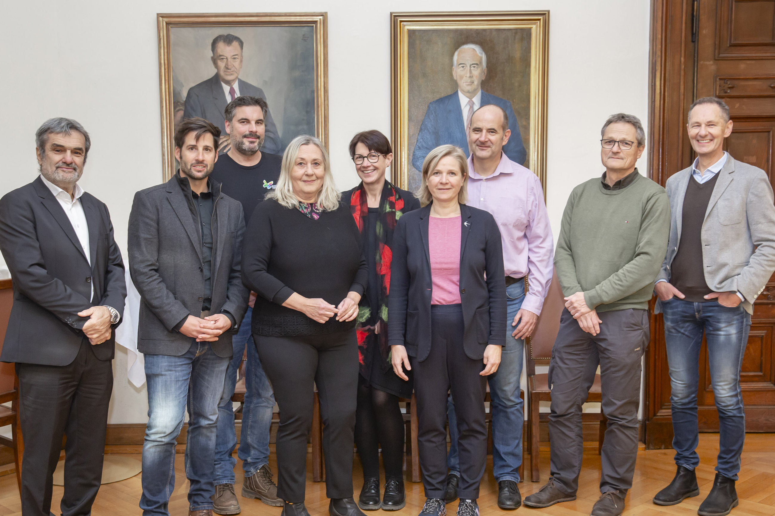 Die Mitglieder des Naturschutzbeirats v. l.: Wolfgang Windisch, Michael Tiefanbach, Oliver Gebhardt, Andrea Pavlovec-Meixner, Ute Pöllinger, Judith Schwentner, Werner Holzinger (Vorsitzender des Naturschutzbeirates), Karlheinz Wirnsberger und Wolfgang Paill.