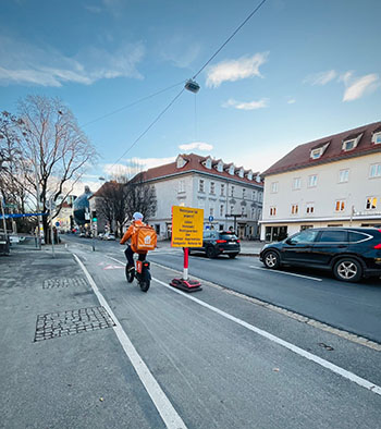 Am Lendkai wird ab 8. Jänner auf der dann gesperrten linken Kfz-Fahrspur der Radweg temporär erweitert. © Stadt Graz/Schleich Am Lendkai wird ab 8. Jänner auf der dann gesperrten linken Kfz-Fahrspur der Radweg temporär erweitert.