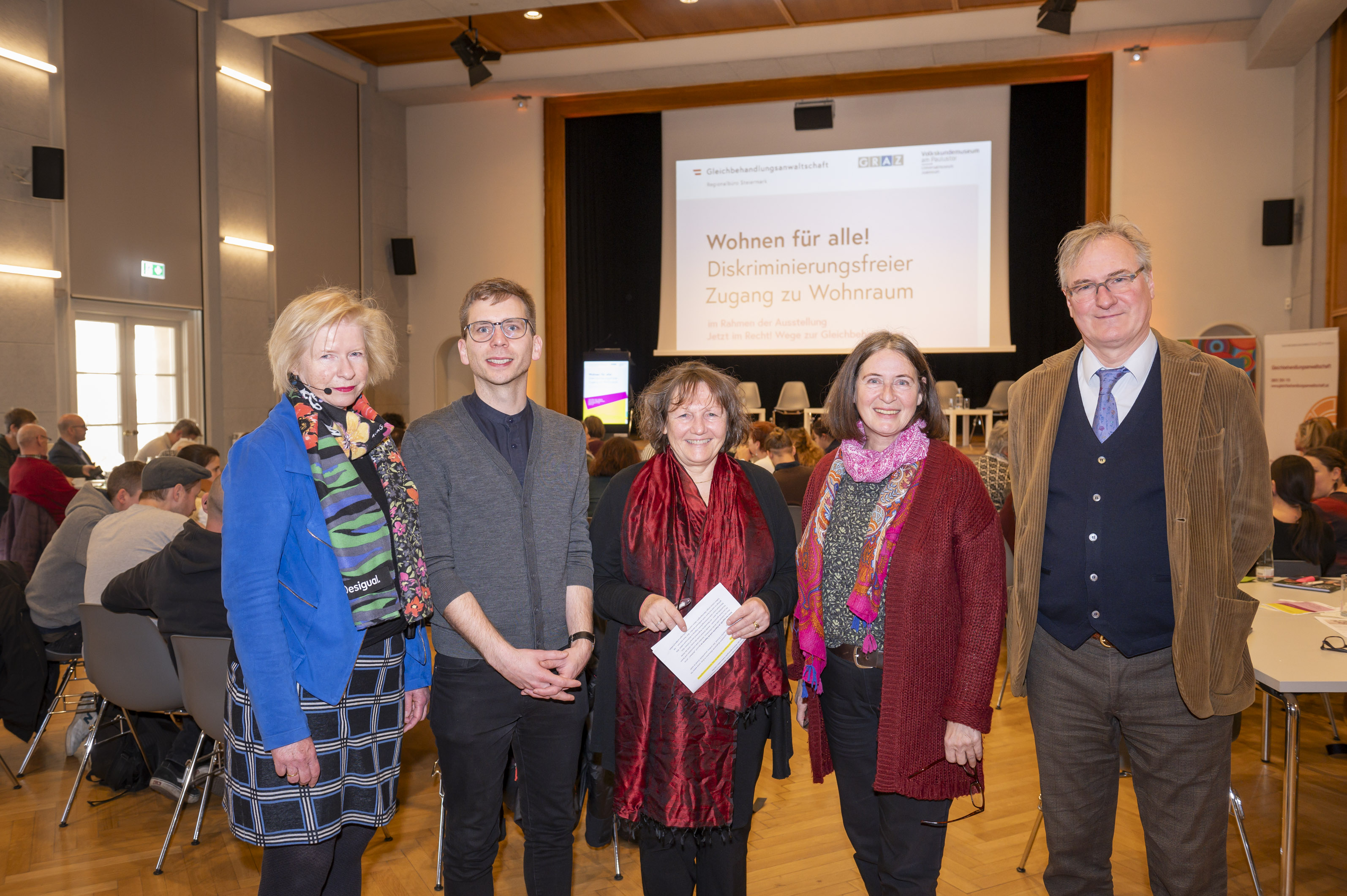 v.l.: Moderatorin Claudia Gigler, Stadtrat Robert Krotzer, Elke Lujansky-Lammer (Gleichbehandlungsanwaltschaft), Bürgermeisterin Elke Kahr und Klaus Starl (ETC)