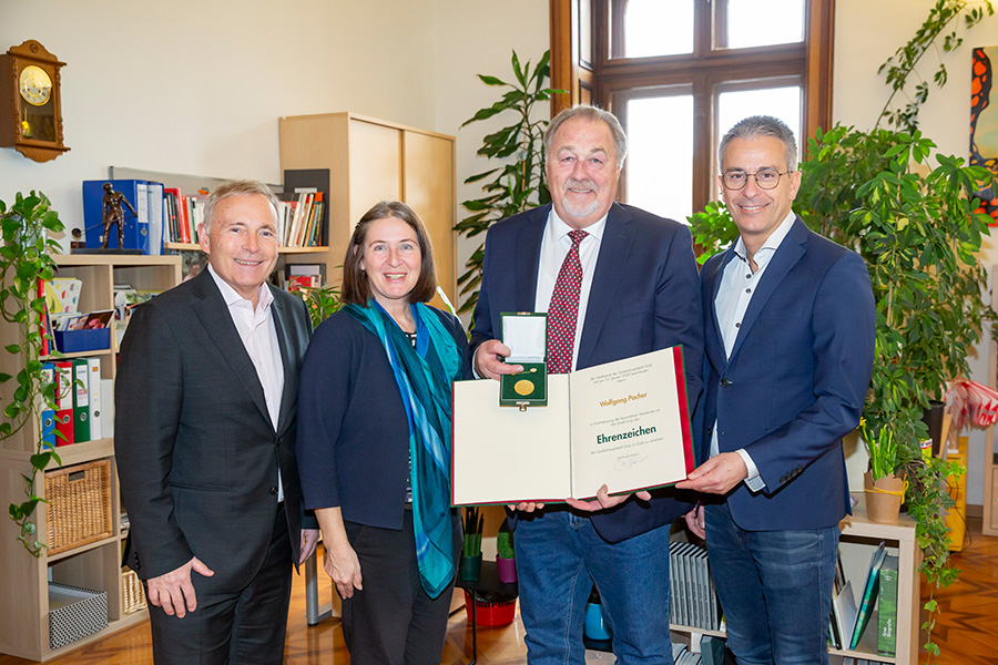 Wolfgang Pacher erhält Goldenes Ehrenzeichen der Stadt Graz
