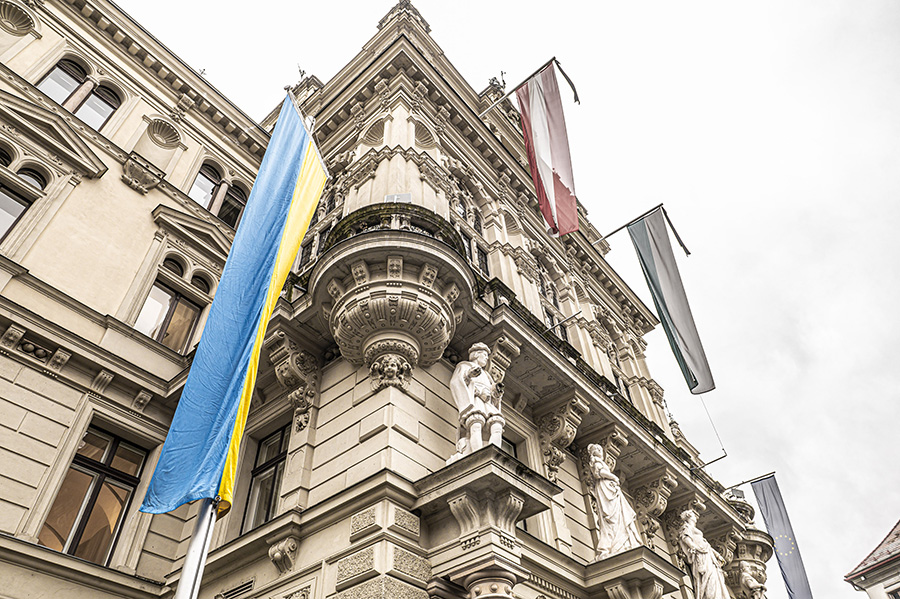 Am Hauptplatz wurde die Ukraineflagge gehisst.