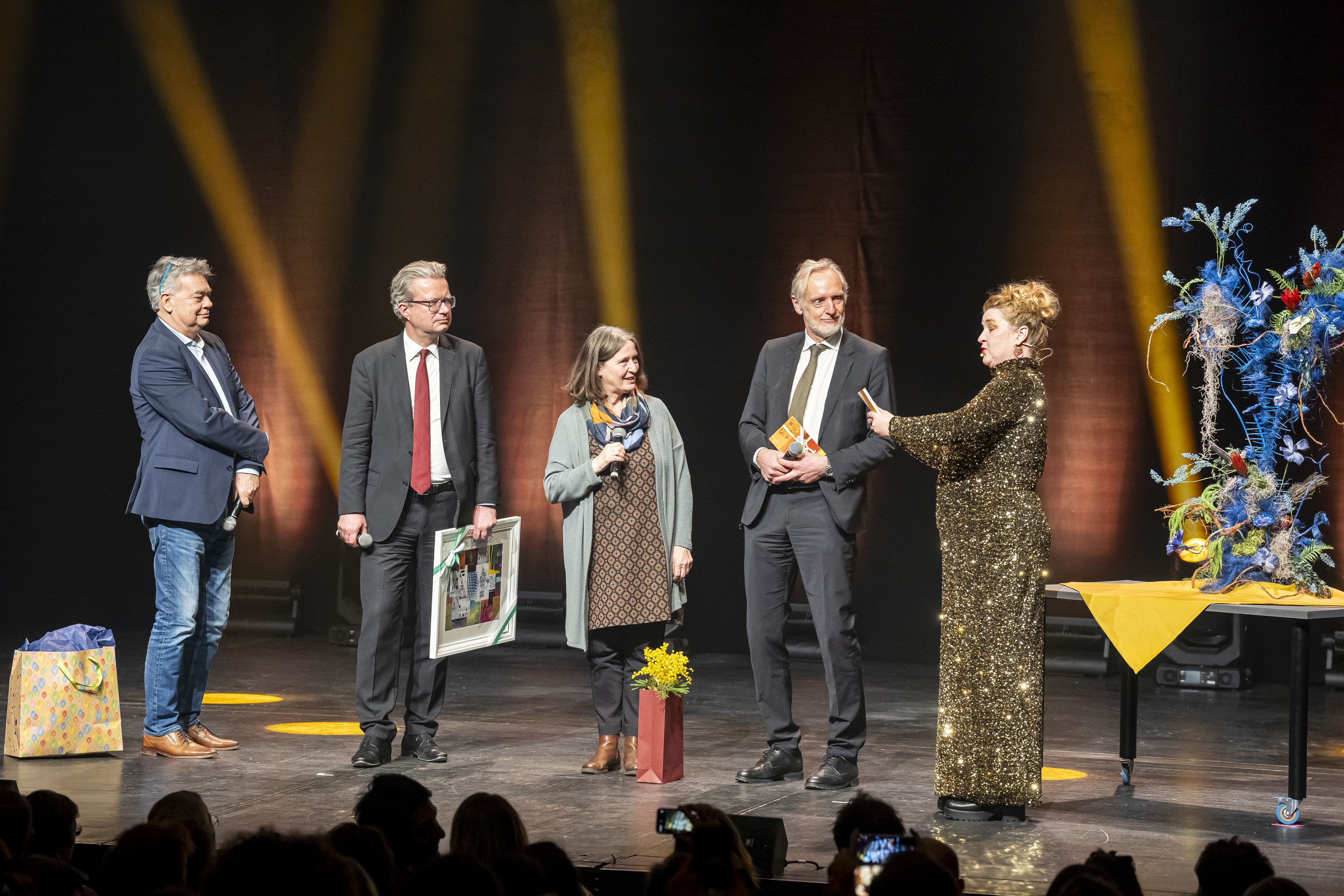 Vizekanzler Werner Kogler, Landeshauptmann Christopher Drexler, Bürgermeisterin Elke Kahr und Kulturstadtrat Günter Riegler (v. l.) standen Moderatorin Denice Bourbon (r.) Rede und Antwort.