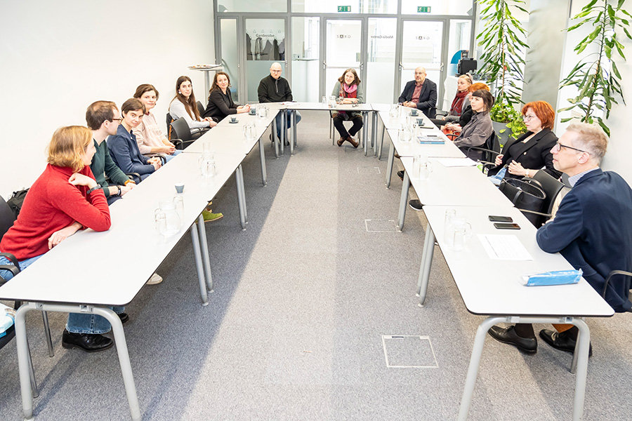 Exkursion des Universitätslehrganges für Unternehmenskommunikation: Treffen und Gespräch mit Bürgermeisterin Elke Kahr im Mediacenter