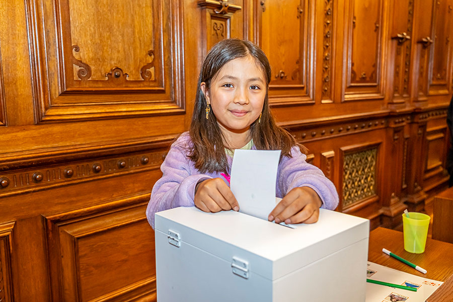 117 Kids wählten am Montag im Rathaus.