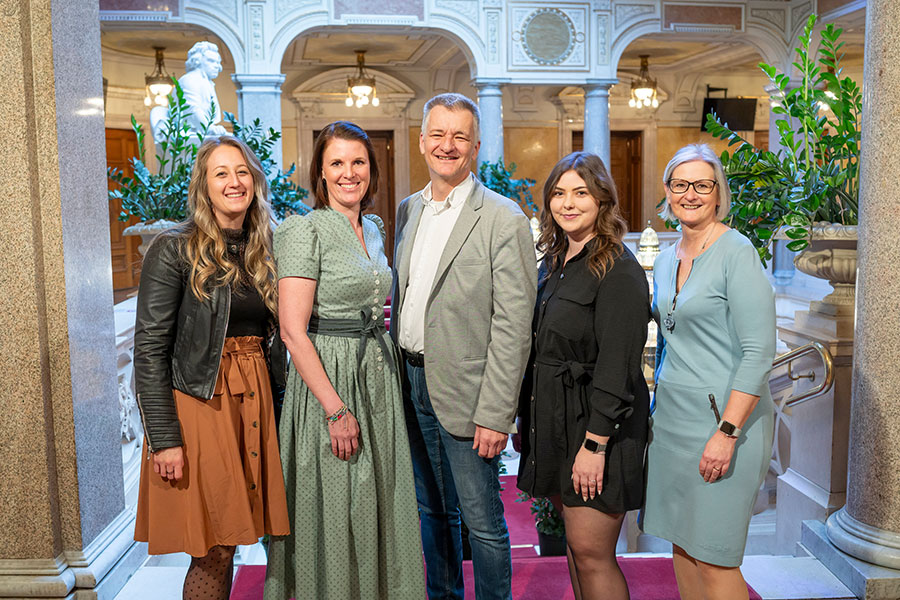 Das Organisationsteam der Abteilung für Kommunikation mit Stadtrat Manfred Eber. © Stadt Graz/Fischer Das Organisationsteam der Abteilung für Kommunikation mit Stadtrat Manfred Eber.