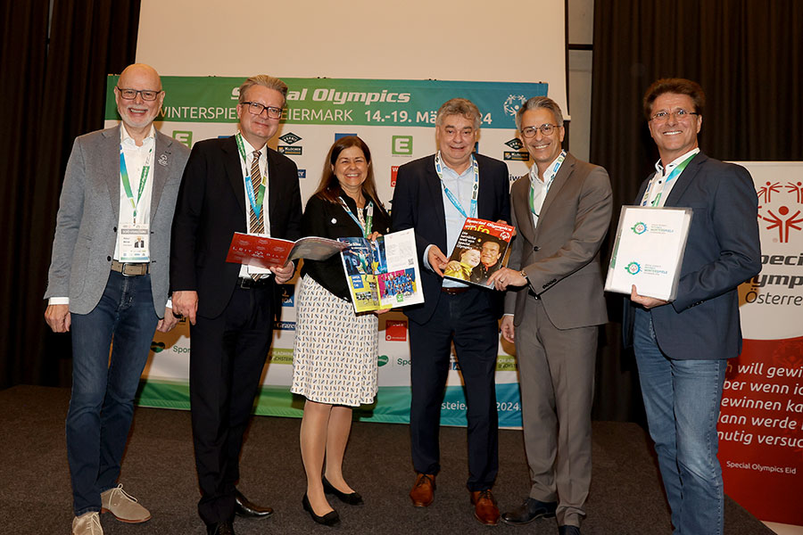 Bei der Eröffnung (v. l.): Peter Ritter (Special Olympics), Christopher Drexler (Landeshauptmann), Doris Kampus (Landesrätin), Werner Kogler (Vizekanzler), Kurt Hohensinner (Stadtrat), Werner Baumann (Bürgermeister Seiersberg-Pirka)