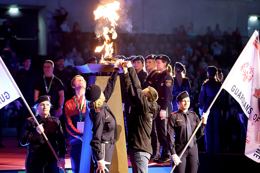 Die Flamme der Hoffnung bei der Eröffnung