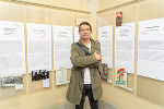 Kurator Heimo Halbrainer eröffnet die Ausstellung