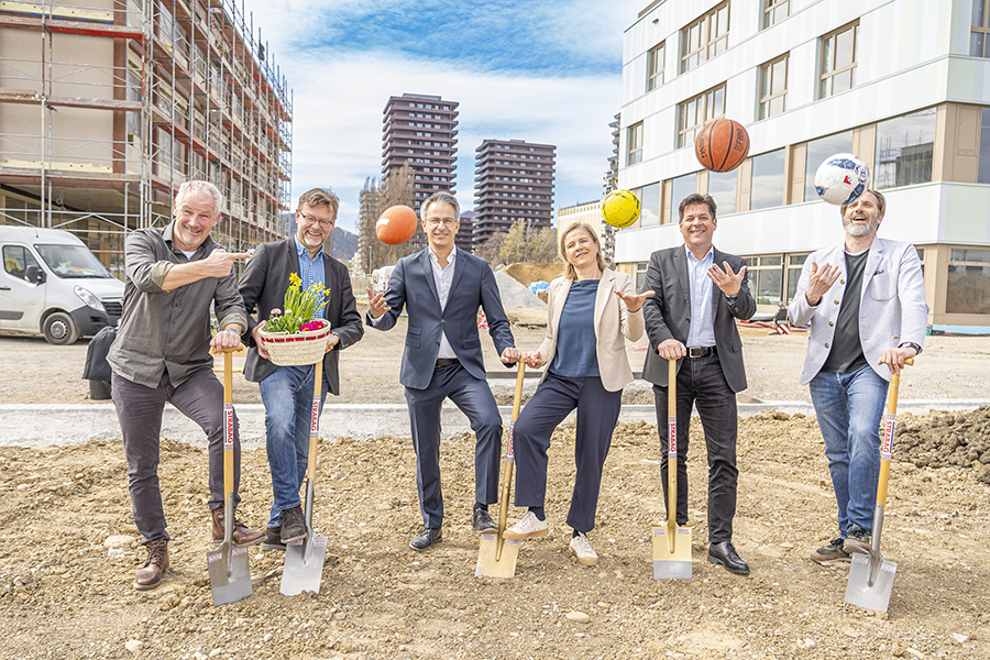 Sportlicher Spatenstich mit Thomas Rajakovics, Robert Wiener, Kurt Hohensinner, Judith Schwentner, Bertram Werle und Peter Maurer (v. l.)