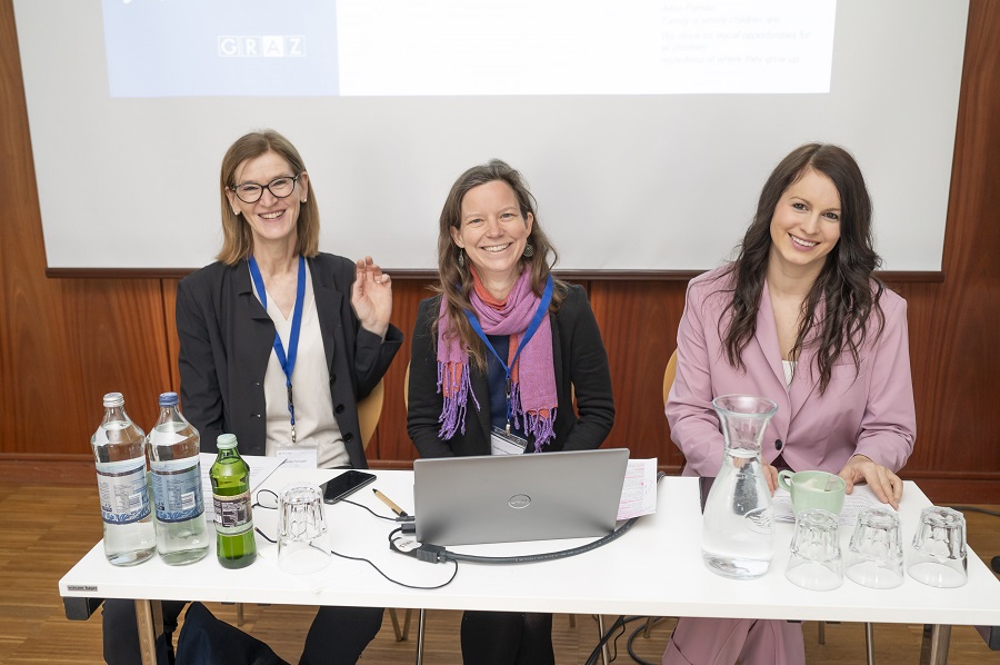 v.l.n.r.: Ines Pamperl, Gudrun Painsi, Lisa Weswaldi © Stadt Graz/Foto Fischer v.l.n.r.: Ines Pamperl, Gudrun Painsi, Lisa Weswaldi