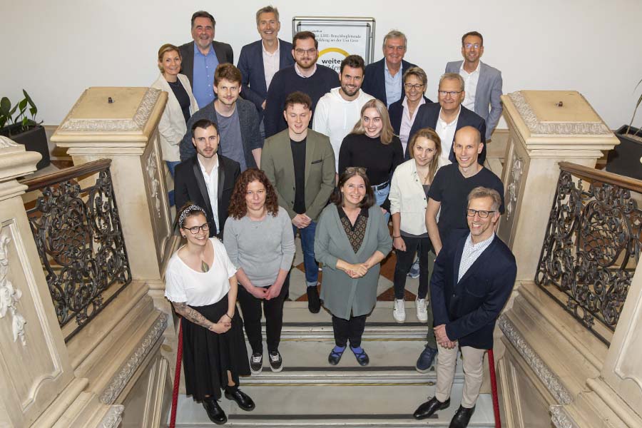 Bürgermeisterin Elke Kahr (1. Reihe Mitte) kam auf Einladung von Uni for Life zum Kamingespräch © Stadt Graz/Fischer Bürgermeisterin Elke Kahr (1. Reihe Mitte) kam auf Einladung von Uni for Life zum Kamingespräch
