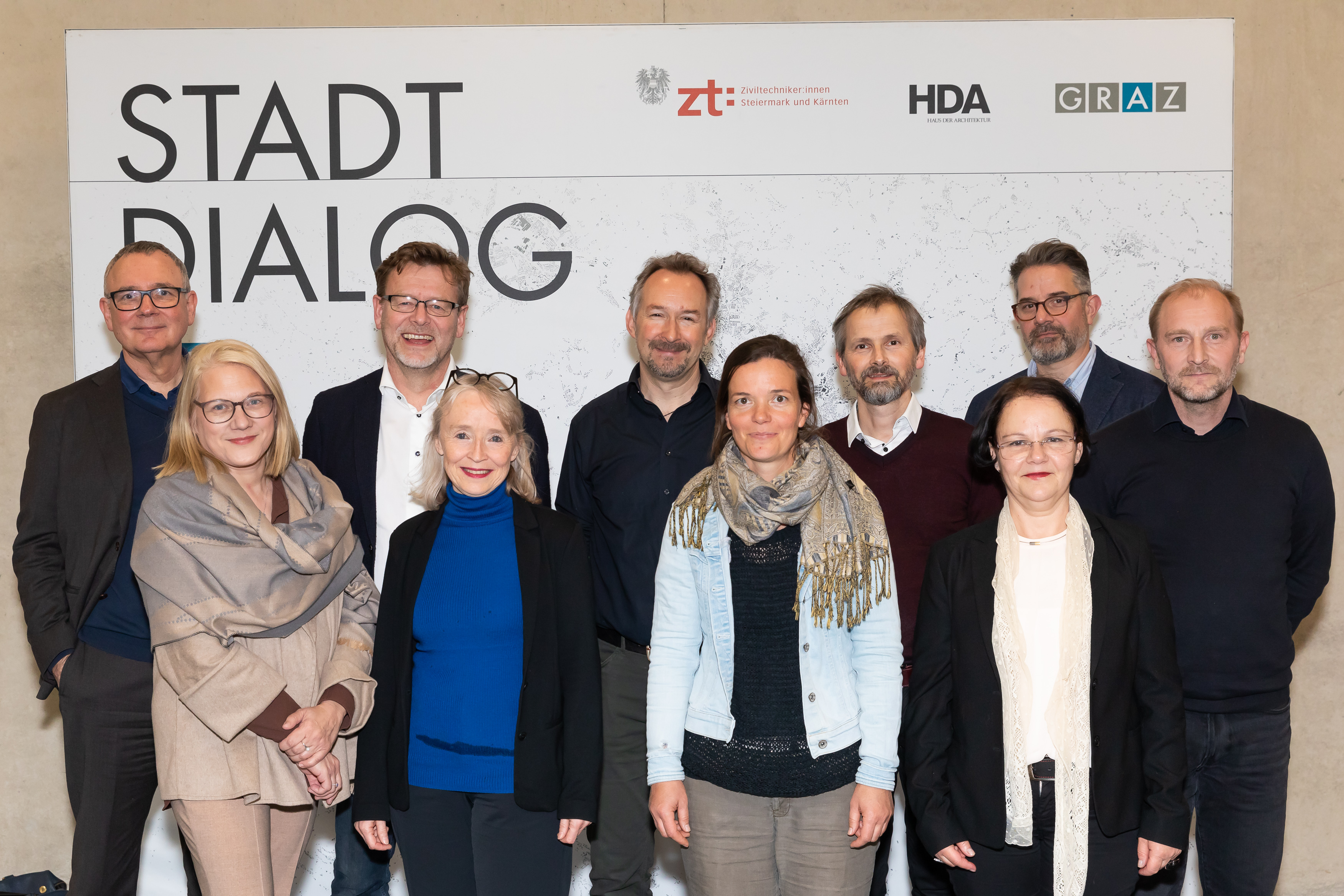 Jutta Frick, Beate Engelhorn, Johanna Gunczy, Christine Radl (vorne v. l.), Andreas Kipar, Robert Wiener, Wilfried Krammer, Markus Frewein, Wolf-Timo Köhler, Burkhard Schelischansky (hinten , v. l.)