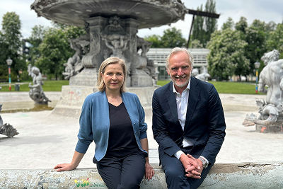 Vizebürgermeisterin Judith Schwentner und Stadtrat Günter Riegler vor dem Grazer Stadtparkbrunnen. © Stadt Graz/Fischer Vizebürgermeisterin Judith Schwentner und Stadtrat Günter Riegler vor dem Grazer Stadtparkbrunnen.