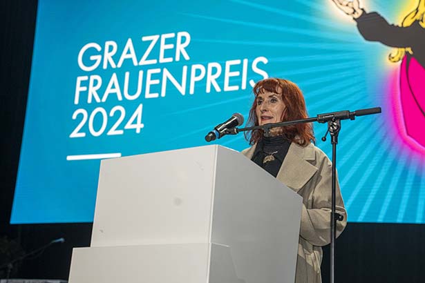 Lydia Lieskonig, langjährige ehrenamtliche Vorsitzende der Katholischen Frauenbewegung in der Steiermark wurde geehrt