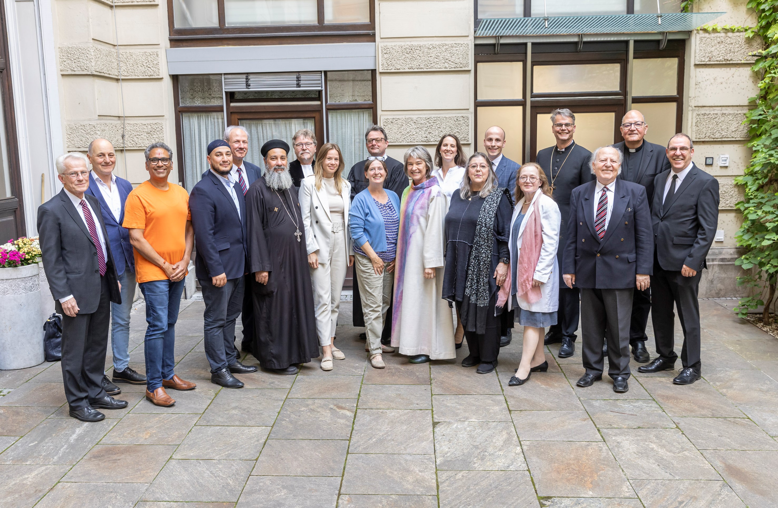 Der Interreligiöse Beirat der Stadt Graz und Bürgermeisterin Elke Kahr bereiten für 22. September den ersten „Tag der Religionen“ in Graz vor © Stadt Graz/Fischer Der Interreligiöse Beirat der Stadt Graz und Bürgermeisterin Elke Kahr bereiten für 22. September den ersten „Tag der Religionen“ in Graz vor