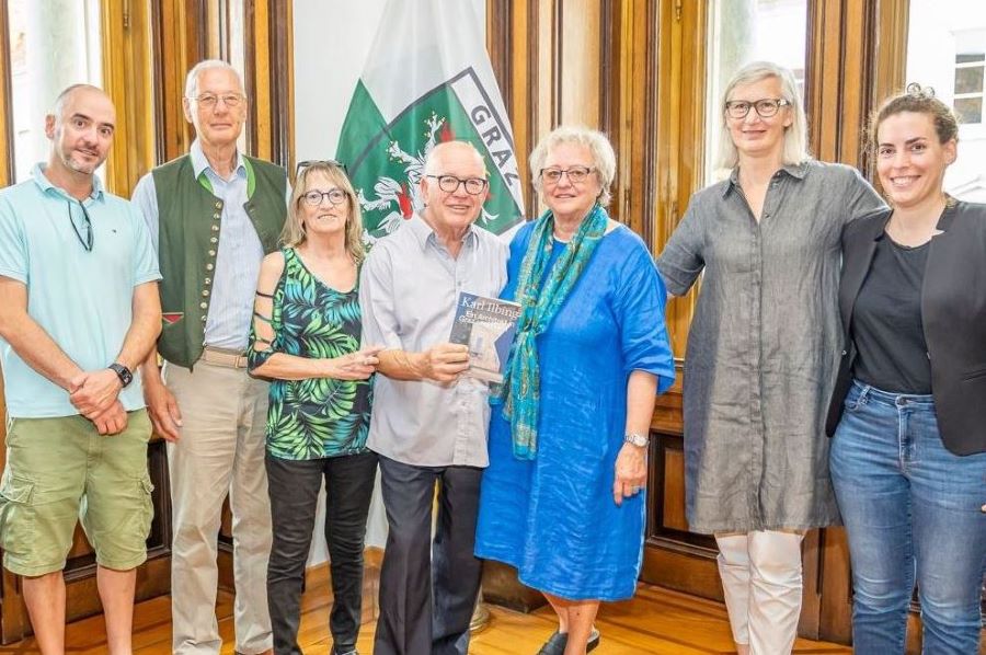 Schöner Gastbesuch: v. l. Tal Herman, Joe Hopfer, Sara und Michael Herman, Karin Hopfer, Antje Senarclens de Grancy und Dafna Berger Shperling