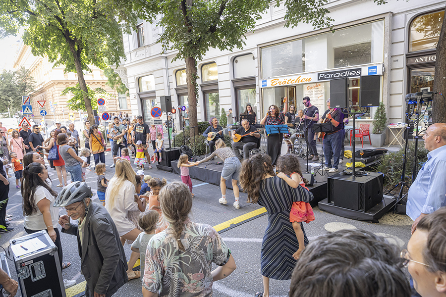 Sonnige Stimmung beim Fest im neuen Neutorviertel. © Stadt Graz/Fischer Sonnige Stimmung beim Fest im neuen Neutorviertel.
