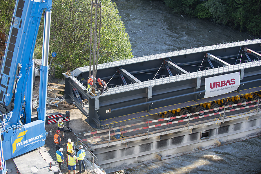 Dies war der erste Streich, der zweite folgt zugleich ... der nächste Teil der Tegetthoffbrücke findet am 14. Juli seinen Platz.
