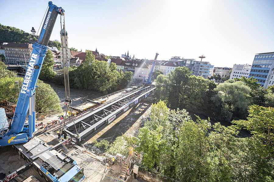 Dies war der erste Streich, der zweite folgt zugleich ... der nächste Teil der Tegetthoffbrücke findet am 14. Juli seinen Platz.