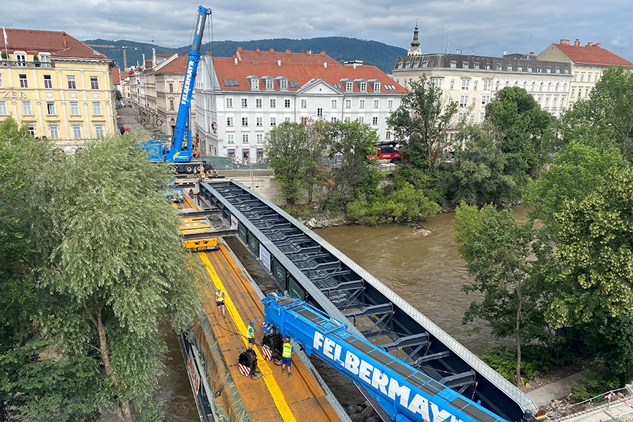 Für eine gute Verbimdung – die Tegetthoffbrücke wächst.