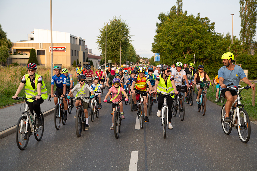 „Auf die Radln, fertig, los!" – das Grazer CityRadeln brachte bei der WEBER-Grill-Tour mehr als 600 Menschen auf Tour(en).