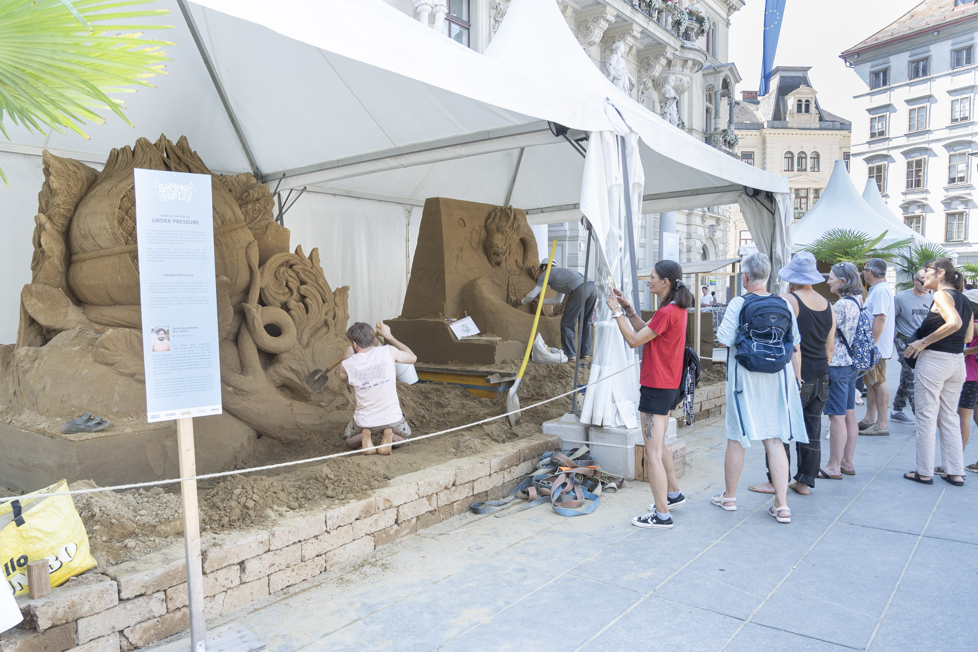 Impressionen vom Aufbau der Sandskulpturen