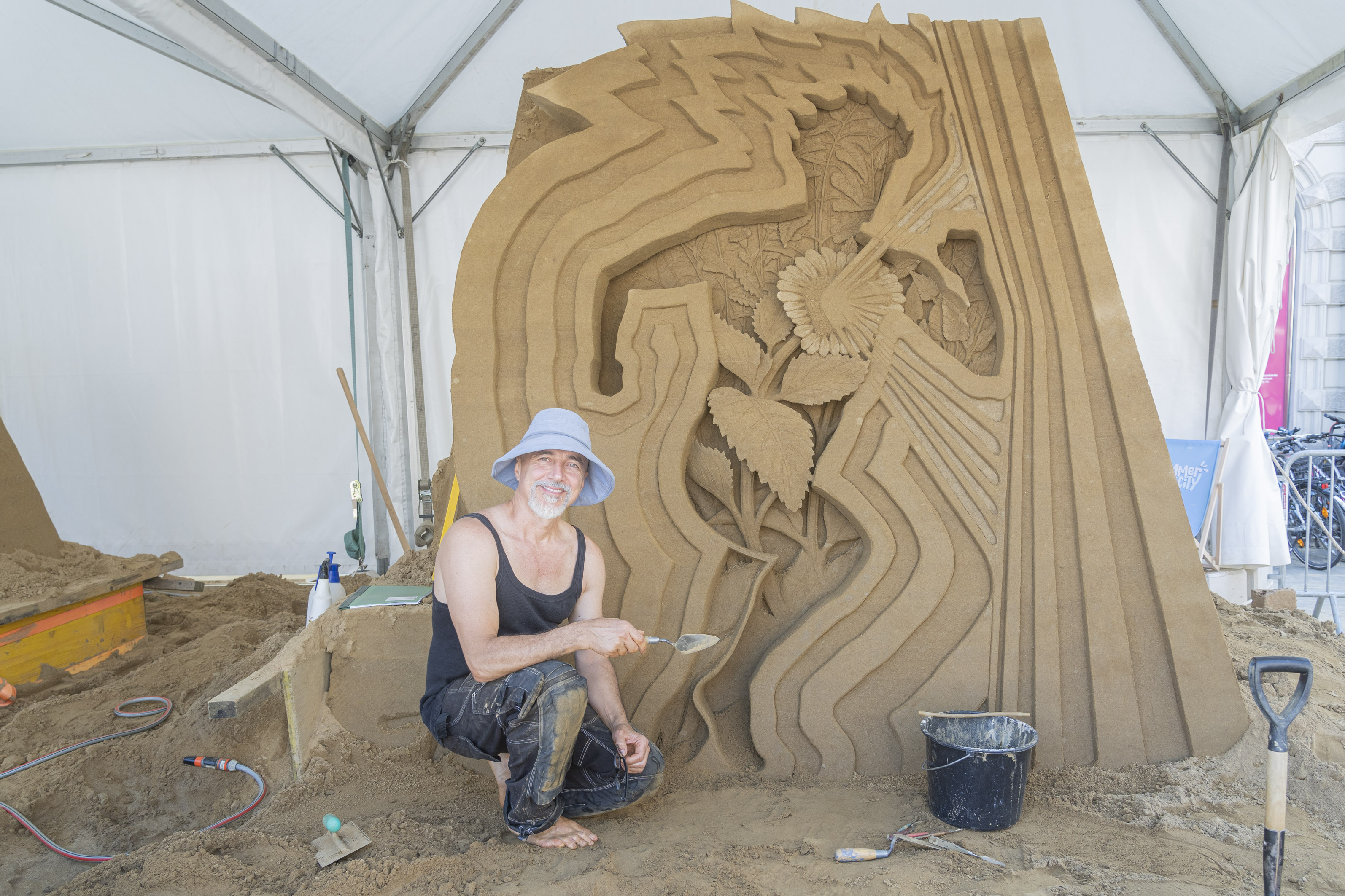 Impressionen vom Aufbau der Sandskulpturen