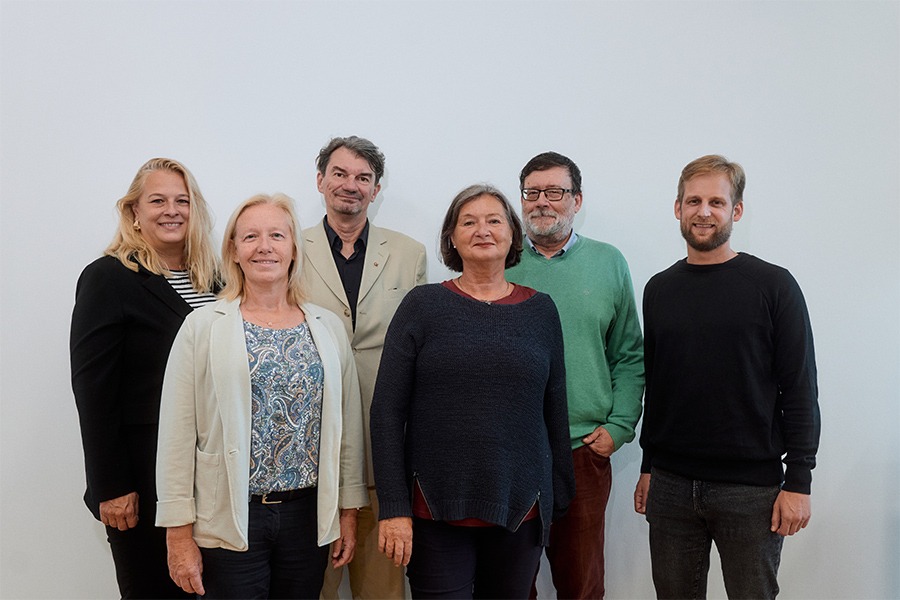 Feierten die Eröffnung: Gemeinderätin Claudia Unger, Nationalratsabgeordnete Verena Nussbaum, Thomas Driessen, GF von Alpha Nova, Karin Gruber, Bezirksvorsteherin von Eggenberg, Gemeinderat Kurt Luttenberger und Alexander Melinz, Referent im KPÖ-Landtagsklub (v. l.).