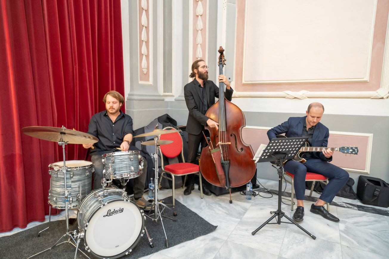 Begleitet wurde der Abend von der Combo rund um Sohn Roland Hanslmeier
